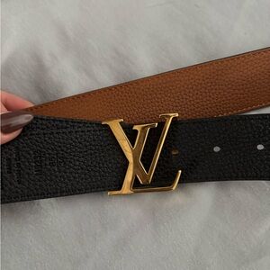 Louis Vuitton Belt Reversible
Black and Brown
Minor scratches